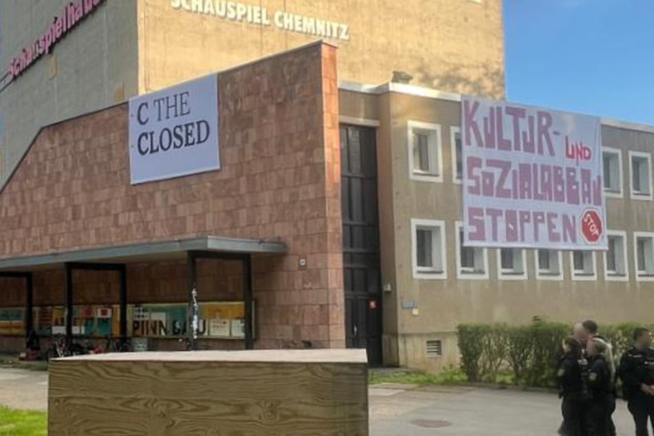 Chemnitz: Gegen Kultur- und Sozialkürzungen: Aktionsbündnis besetzt Chemnitzer Schauspielhaus