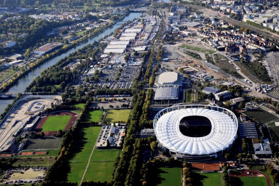 Im NeckarPark in Bad Cannstatt befinden sich auch die MHPArena Stuttgart, Porsche-Arena, Schleyer-Halle und der Wasen.