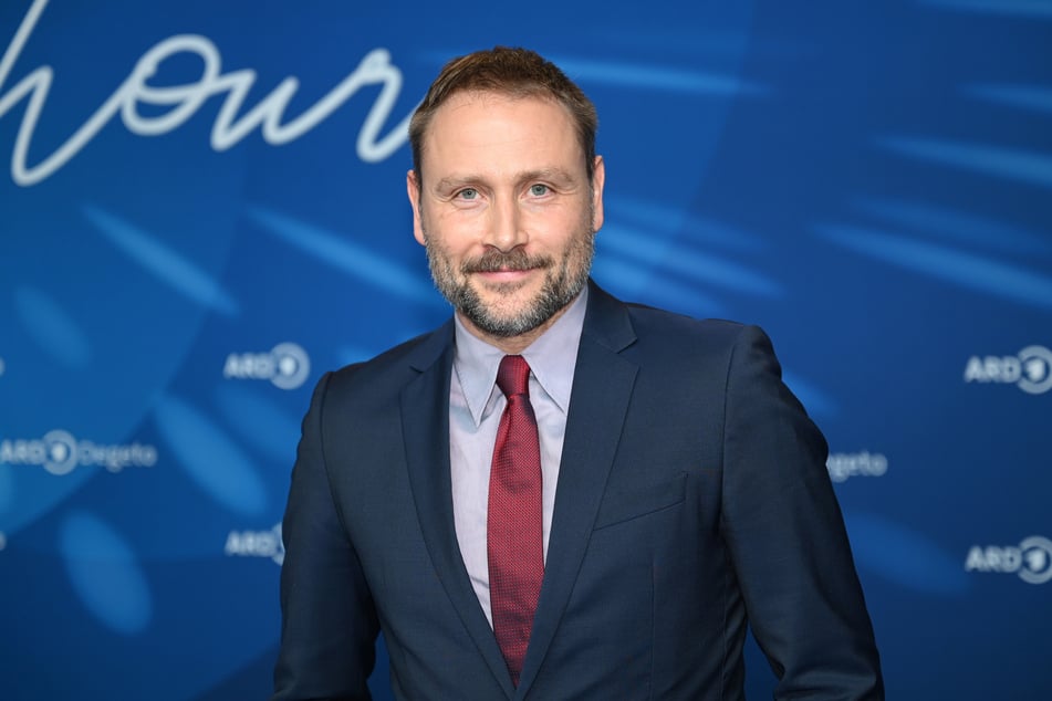 Max Riemelt (42) gibt offen zu: Auch er möchte gut ankommen.