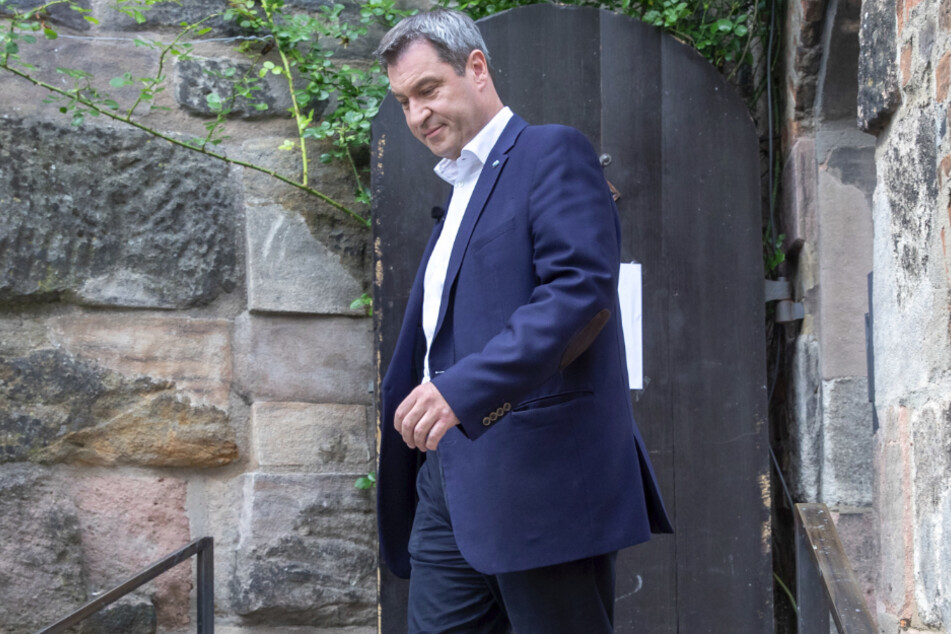 Söder geht zu der Aufzeichnung der Sendung "ZDF-Sommerinterview mit CSU-Vorsitzenden Markus Söder".