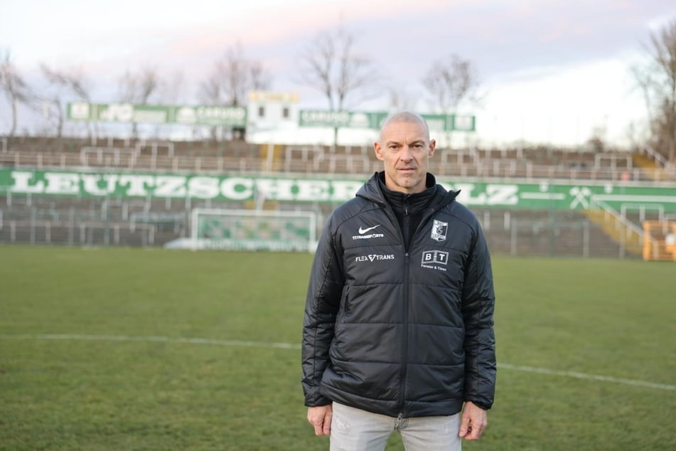 Nach einer intensiven Trainingswoche inklusive Testspielpleite sieht Chemie Leipzigs neuer Trainer Alexander Schmidt (57) noch Verbesserungsbedarf beim Kader.