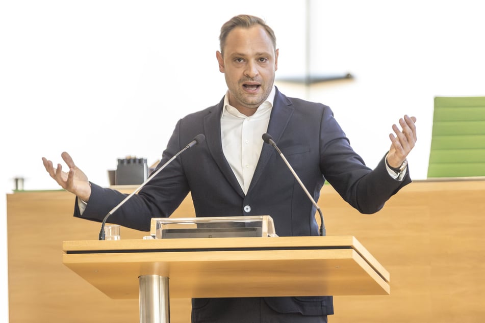 Landtagspräsident Alexander Dierks (38, CDU) mahnt Zurückhaltung an in der Diäten-Frage.