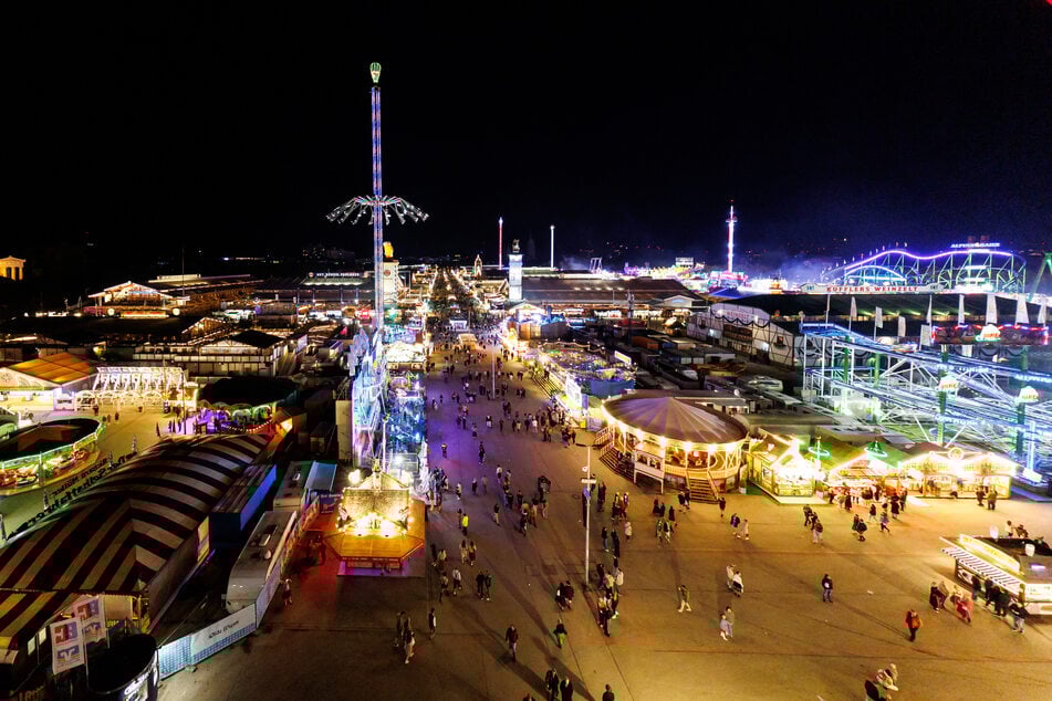 Nach Oktoberfest-Sperrung dürfen die Besucher wieder auf das Gelände.