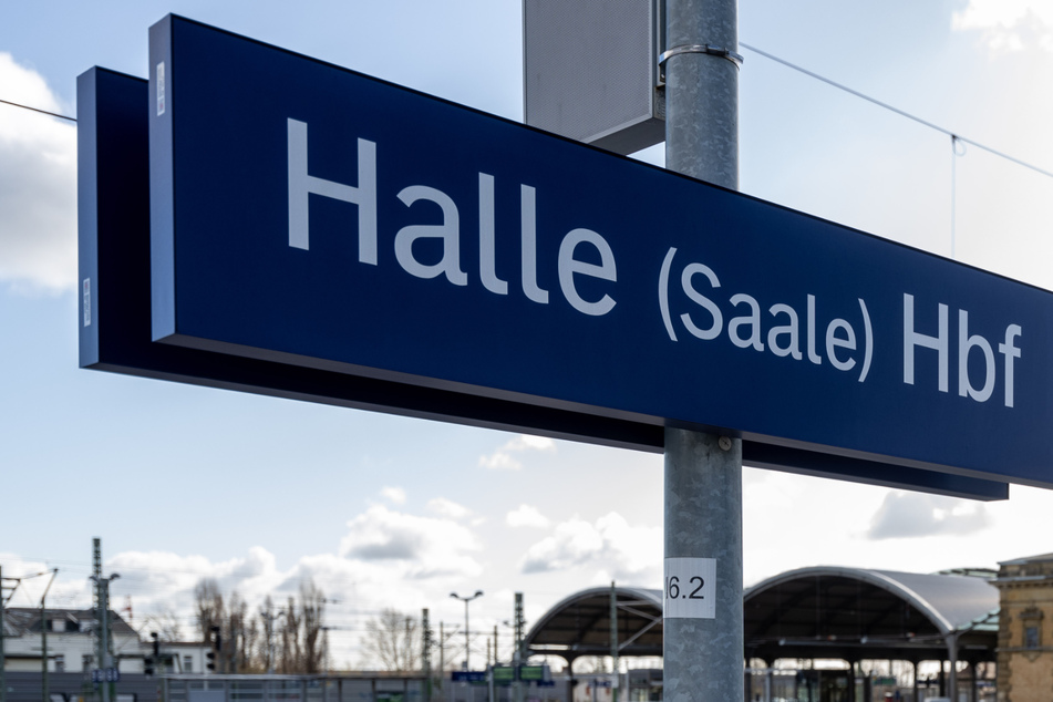 Halle Hauptbahnhof: Frau klaut, randaliert, spuckt und greift Personen an