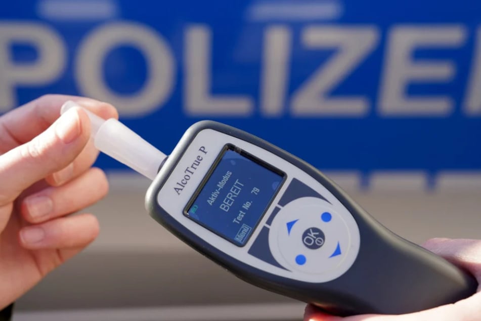 Ein Atemalkoholtest ergab bei dem 28-Jährigen einen Wert von über 1,8 Promille. (Symbolfoto)