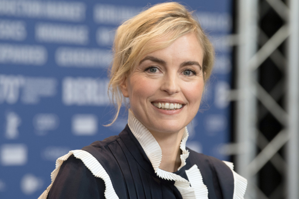 Die Schauspielerin Nina Hoss (45) ist mit dem Hannelore-Elsner-Schauspielpreis des Fünf Seen Filmfestivals in Bayern ausgezeichnet worden.