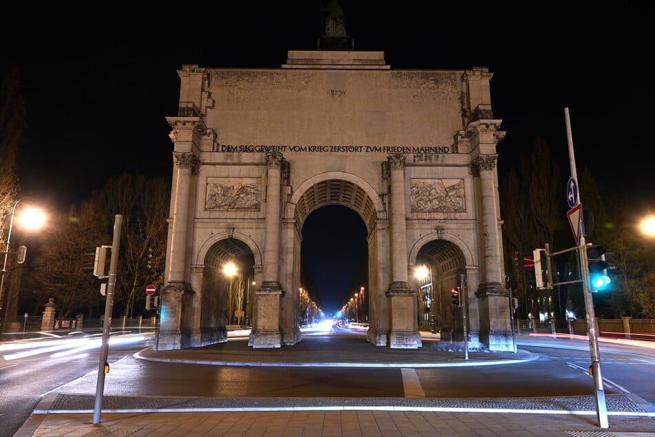 Rund um das Siegestor in München soll die Party des Jahres stattfinden.