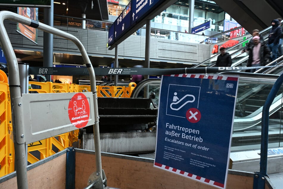 Berlin: Aufatmen nach Rolltreppen-Chaos am Hauptbahnhof: Erste Anlagen funktionieren wieder