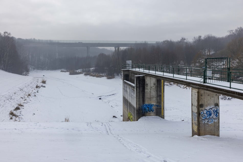 Von der Anlage ist unter dem weißen Winterkleid kaum etwas zu erkennen.