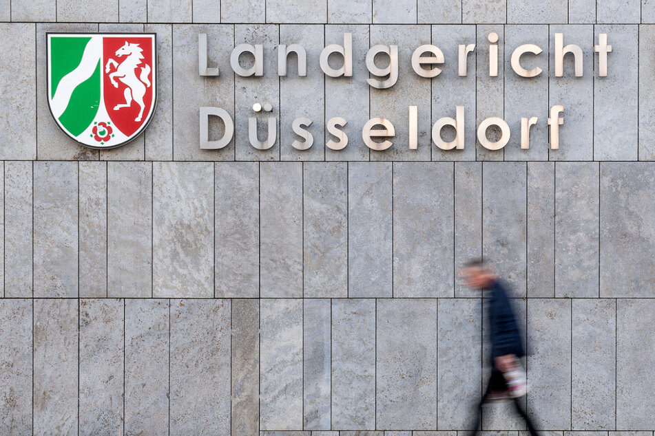 Mutmaßliche IS-Terroristin und Dreifach-Mutter in Düsseldorf vor Gericht