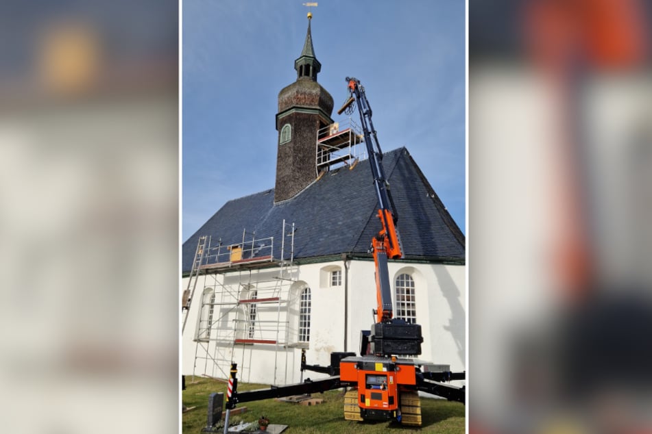 Im Herbst 2025 wurden die Glocken aus dem Kirchturm herausgeholt, um nach Innsbruck transportiert zu werden.