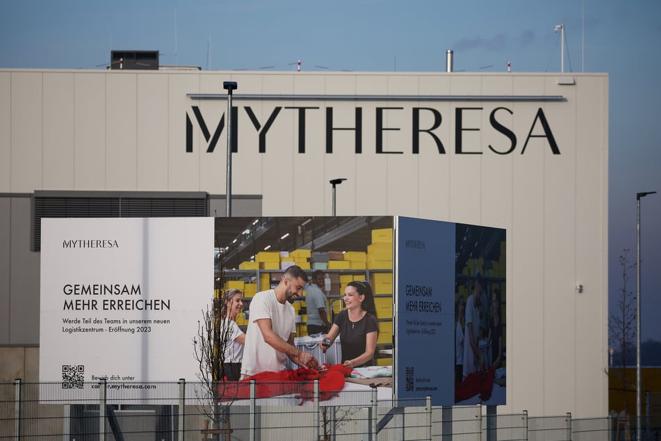 Das Luxus-Unternehmen Mytheresa grüßt nun auch am Flughafen Leipzig/Halle.