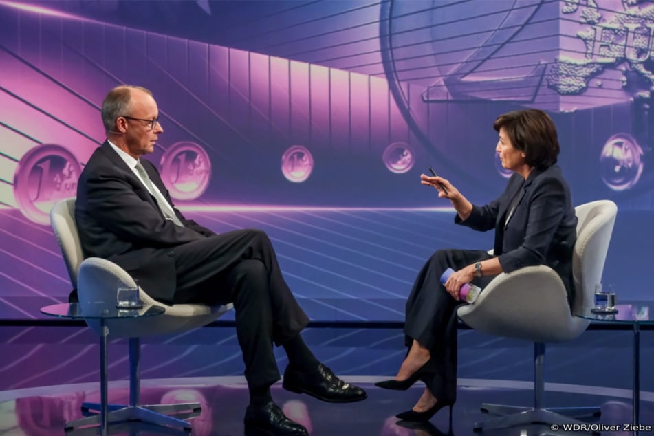 Moderatorin Sandra Maischberger (58, r.) im Gespräch mit dem Kanzler.