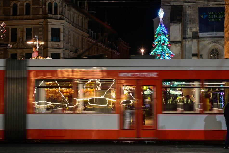 Die Männer hatten in einer Straßenbahn in Halle auf eine Person eingeschlagen.