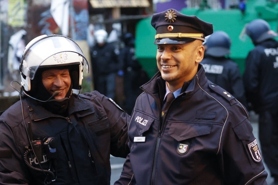 Unter anderem Thilo Cablitz (44, rechts), Sprecher der Polizei Berlin, ist am Freitag zu Gast in der Talkrunde.