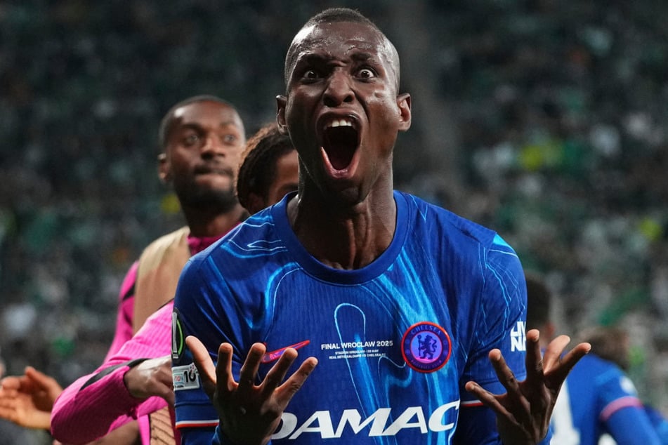 Ist Nicolas Jackson (24) bald bei den Bayern? Die Bayern wollten eigentlich nur noch leihen, doch der FC Chelsea will verkaufen.