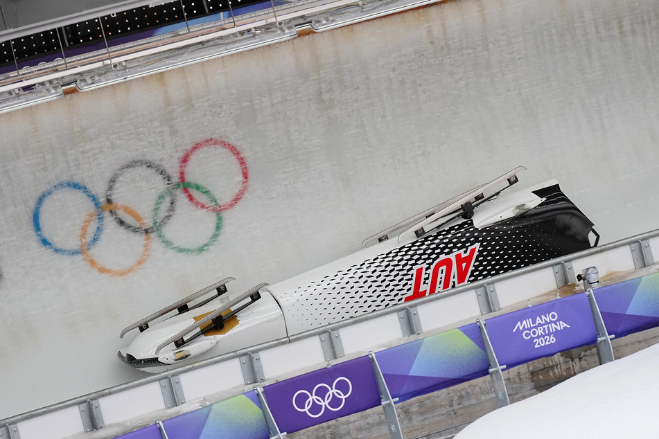 Der Schlitten des Österreichers war im zweiten Lauf auf die Seite gekippt und mit hohem Tempo die halbe Bahn hinuntergerutscht.