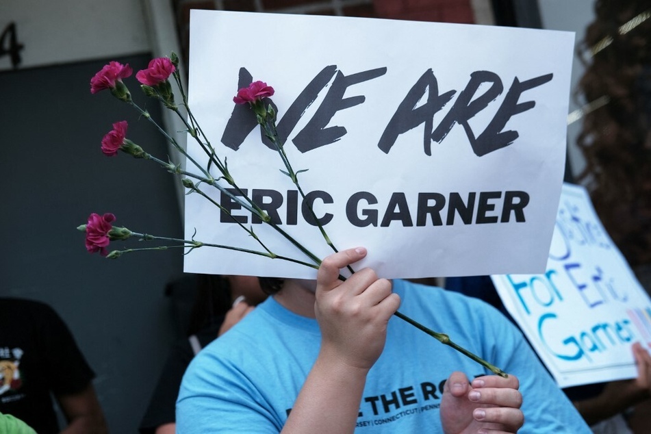 New York City resident Eric Garner was put in a chokehold which results in his death.