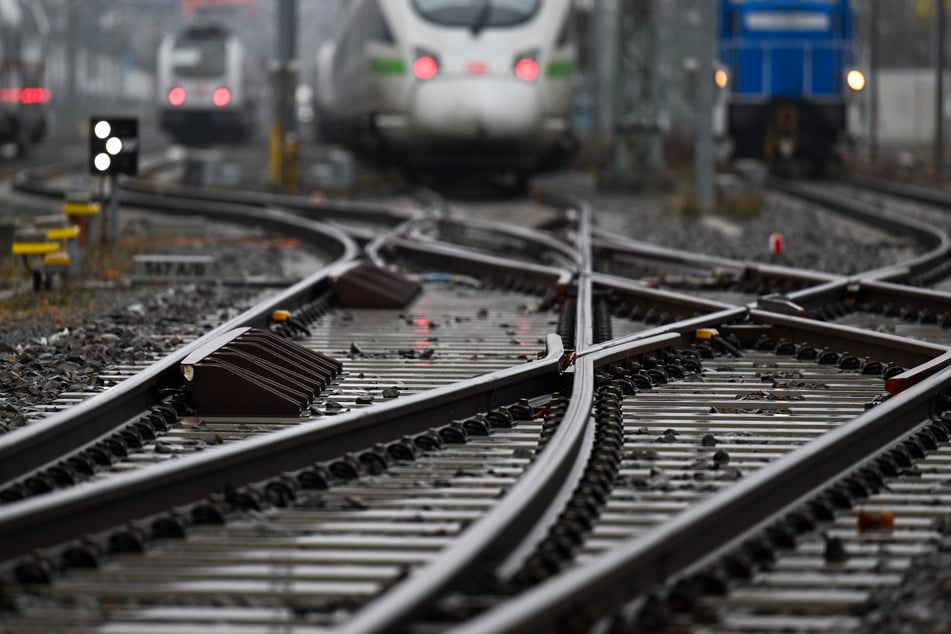 Von der achtstündigen Sperrung waren Personen- und Güterverkehr betroffen.