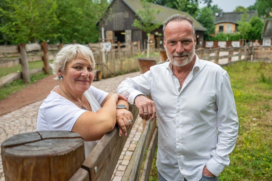 Silke Weiser, amtierende Tierpark-Leiterin, und Thomas Paarmann (58) von den "Tierparkfreunden Chemnitz"