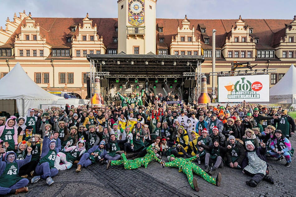 Beim Ur-Krostitzer Wintergillen auf dem Leipziger Marktplatz geht's um die Wurst. (Archivbild)