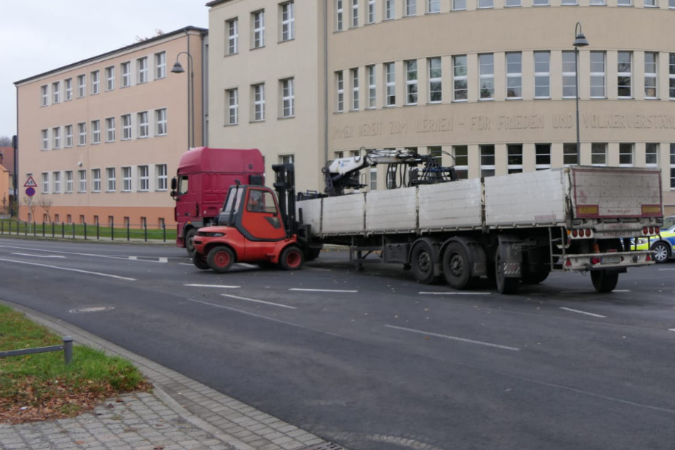 In Grimma hat am Samstag ein Lkw seinen Anhänger verloren.