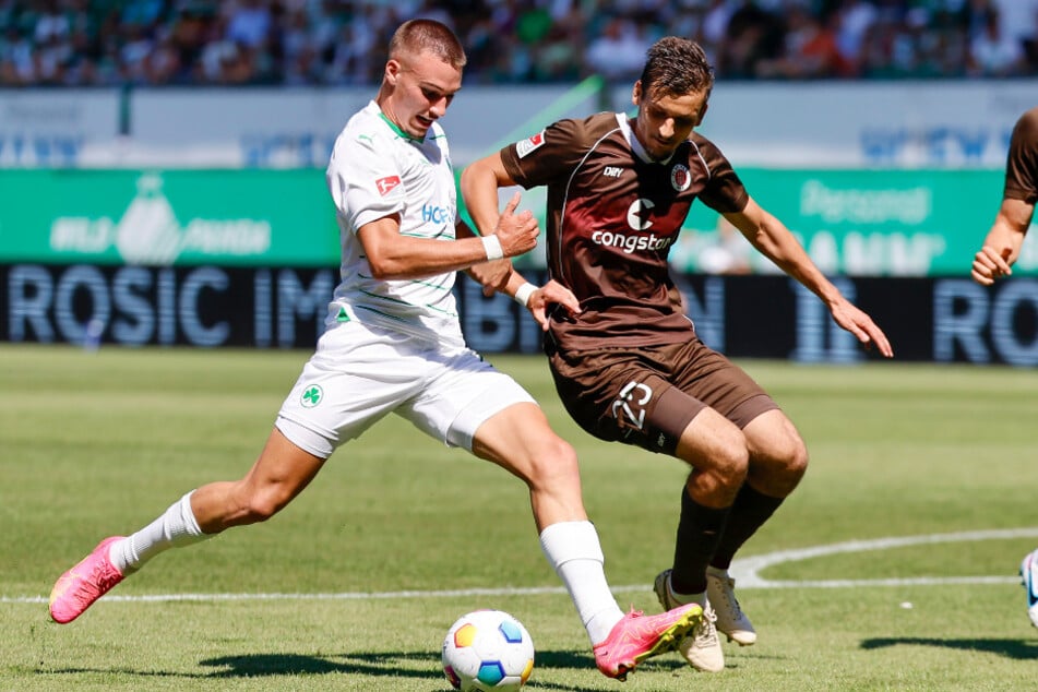 Adam Dzwigala (27, r) stand erstmals seit Mai wieder in der Startelf der Kiezkicker.