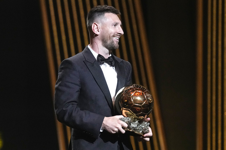 2023 holte Lionel Messi (heute 37) wohl zum letzten Mal die begehrte Trophäe als bester Fußballer der Welt.