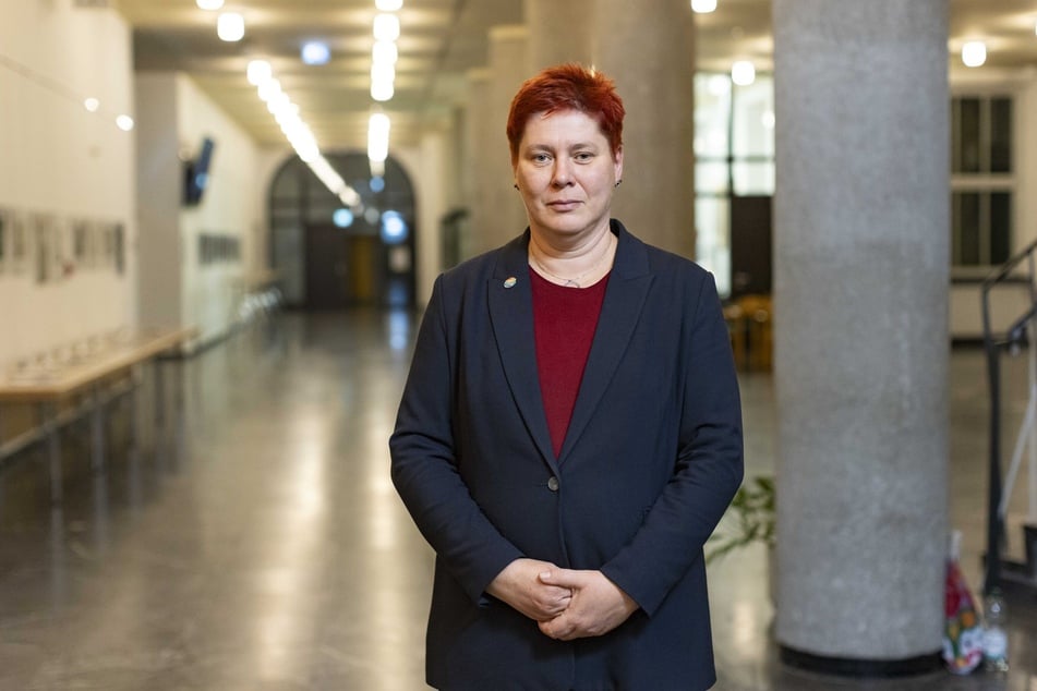 Stadträtin Dana Frohwieser (49, SPD) fordert Sanierungen an Schulen - und in dem Zuge eine Debatte über höhere Abgaben.