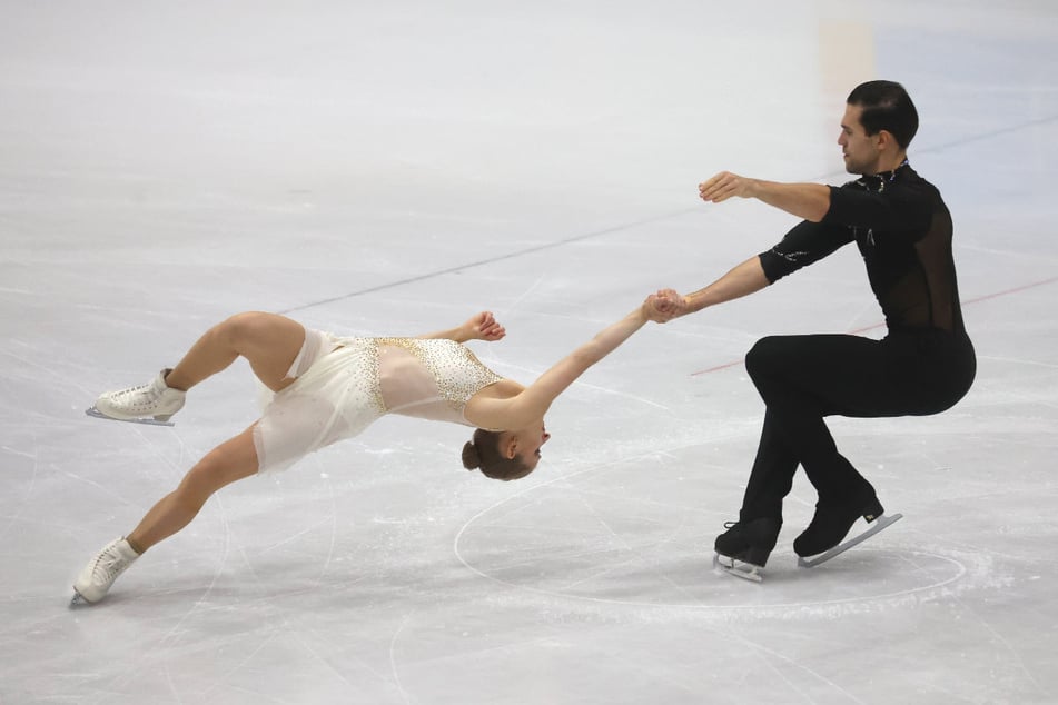 Bei der WM in Kanada holten Minerva Hase (25, l.) und Nikita Volodin (25) zuletzt Bronze – ohne russische Konkurrenz.