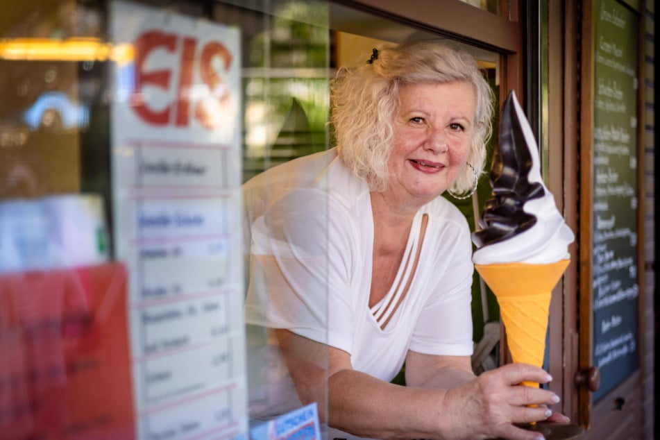 Hannelore Müller (69, Eisgarten an der Kassbergauffahrt) möchte am Wochenende viel Eis verkaufen.
