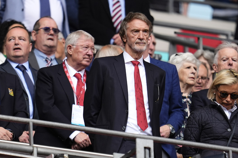 Sir Jim Ratcliffe (71, vorn) gehören seit Jahresbeginn rund 28 Prozent der Aktien von Manchester United.