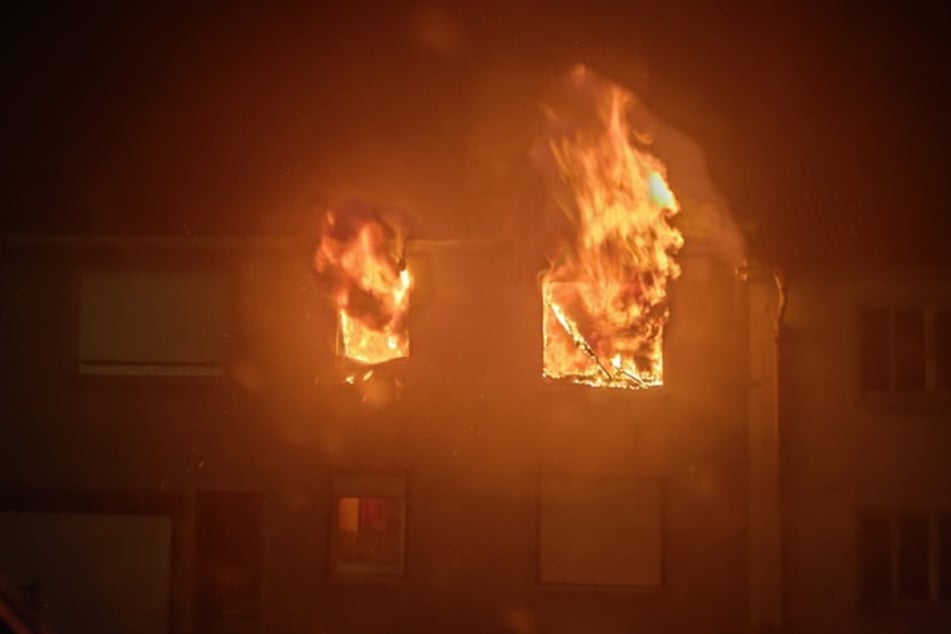 Bei dem Feuer wurde ein Anwohner schwer verletzt.