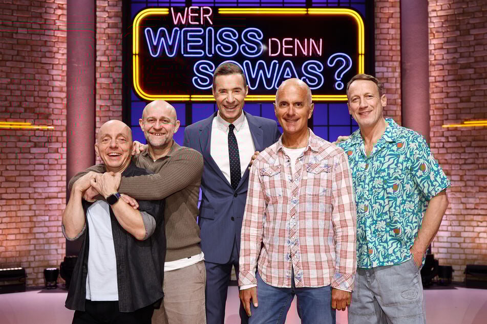 Jürgen Vogel (57, 2.v.l.) und Christoph Maria Herbst (60, 2.v.r.) sind am Donnerstag bei "Wer weiß denn sowas?" zu Gast.