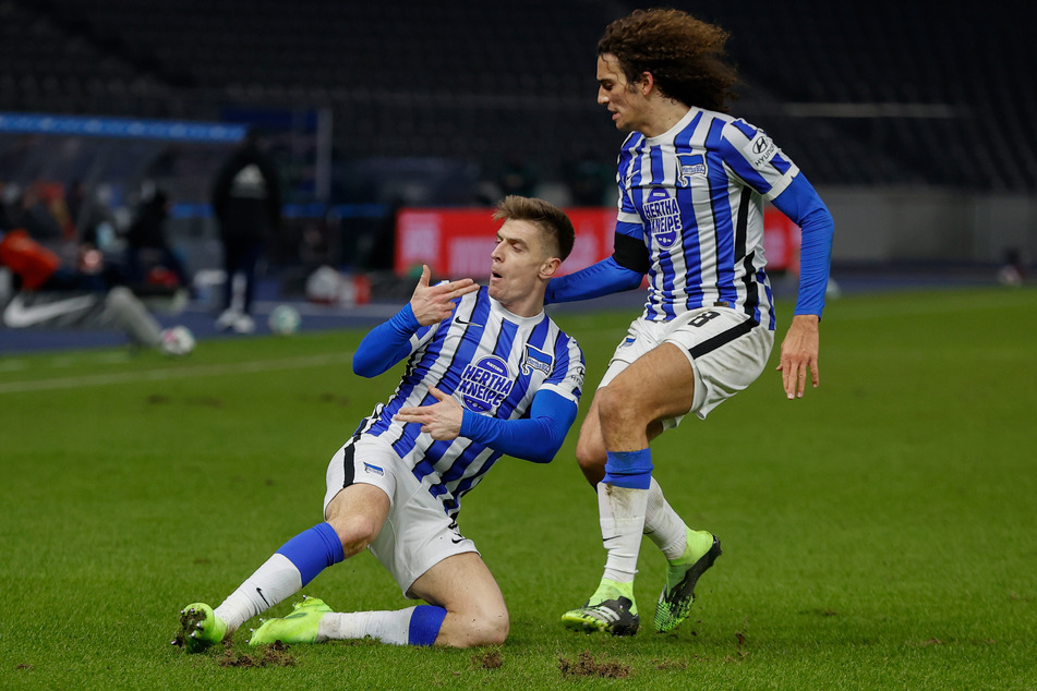 Ob Krzysztof Piatek (26, l.) in Zukunft wieder bei Hertha BSC oder einem anderen Verein kickt, steht noch in den Sternen. (Archivbild)