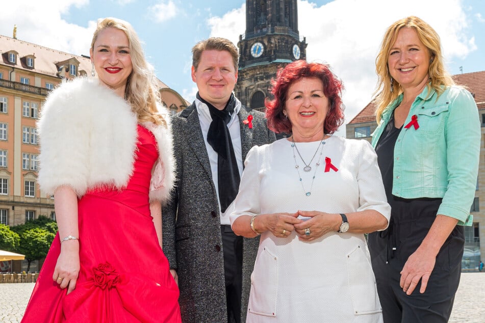 Beim Hope-Konzert dabei (v.l.): Sopranistin Steffi Lehmann (35), Tenor Martin Lattke (38), Gastgeberin Viola Klein (62) und Moderatorin Anja Koebel (52).