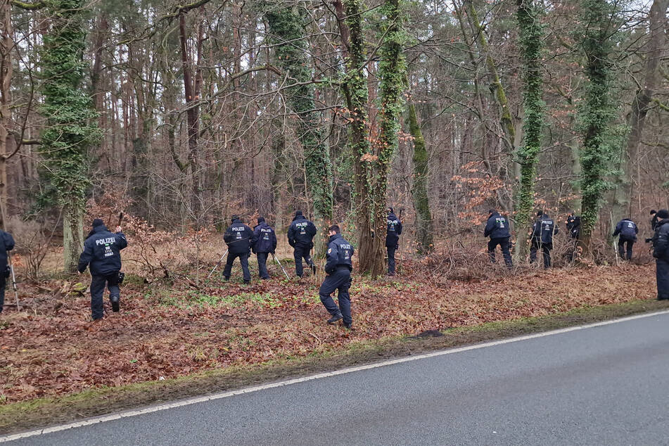 Im Einsatz waren zwölf Spürhunde und 60 Polizisten.