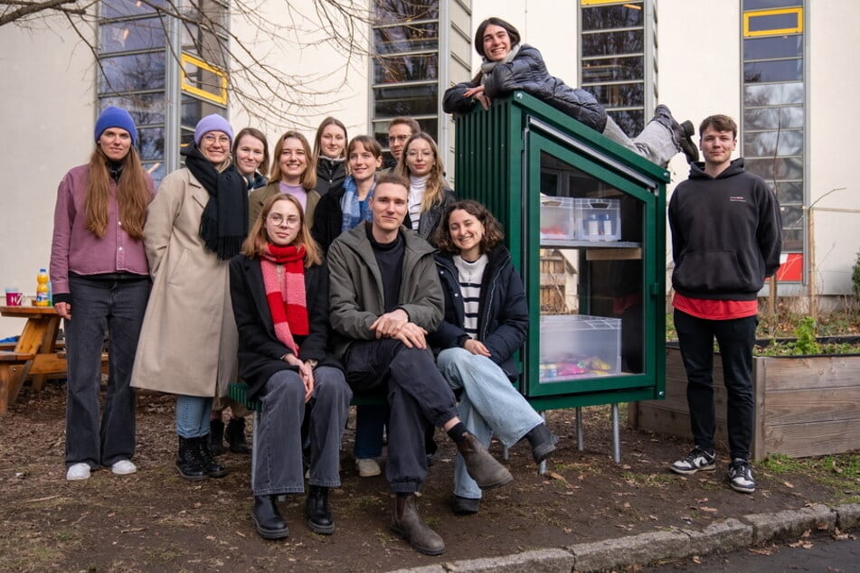 Diese Gruppe von Studenten hat während eines Seminars den "Fairteiler" entworfen und gebaut.