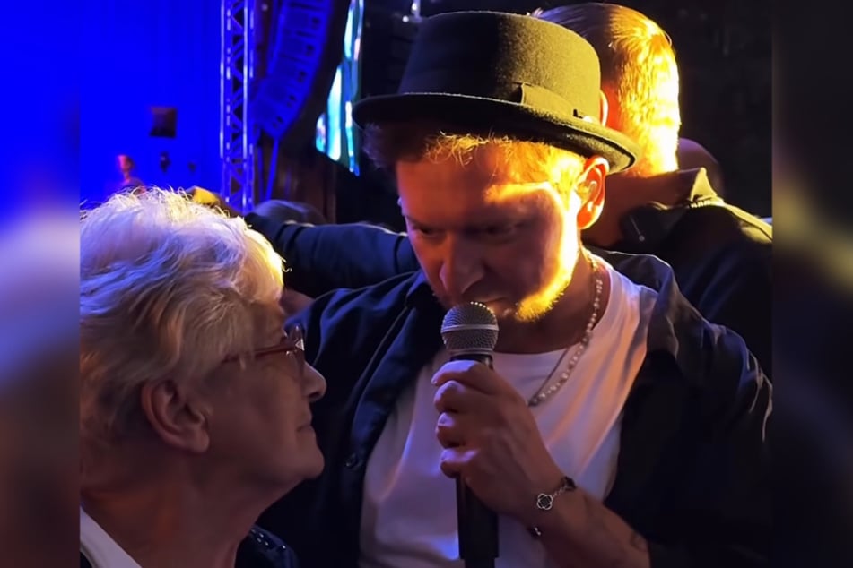 Sänger Johannes Oerding (43) traf bei einem Konzert in Braunschweig auf seinen "treuesten Fan": die 81-jährige Brunhilde.