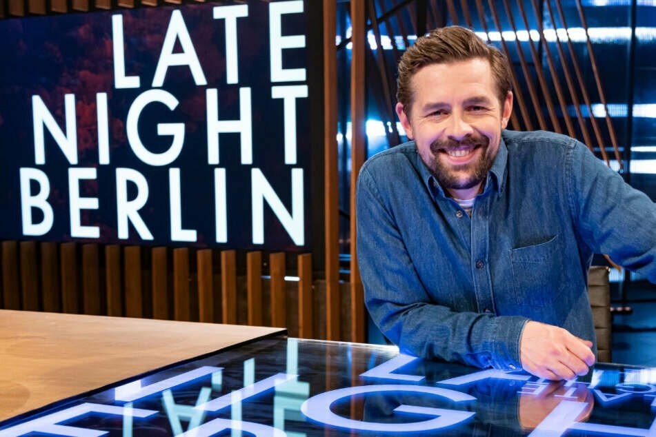 Klaas Helfer-Umlauf (37) bekommt mit "Late Night Berlin" einen neuen Sendeplatz und wird über die "Masken" berichten!