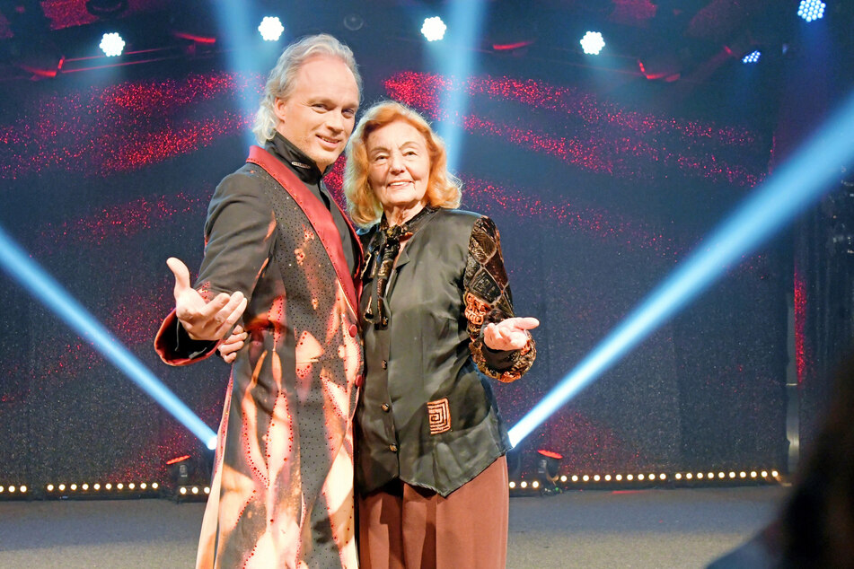 Bis zuletzt stand Ingrid Stosch-Sarrasani mit ihrem Sohn André Sarrasani (49) auf der Bühne und unterstützte ihn während der Vorstellungen aus dem Publikum und hinter dem Vorhang.