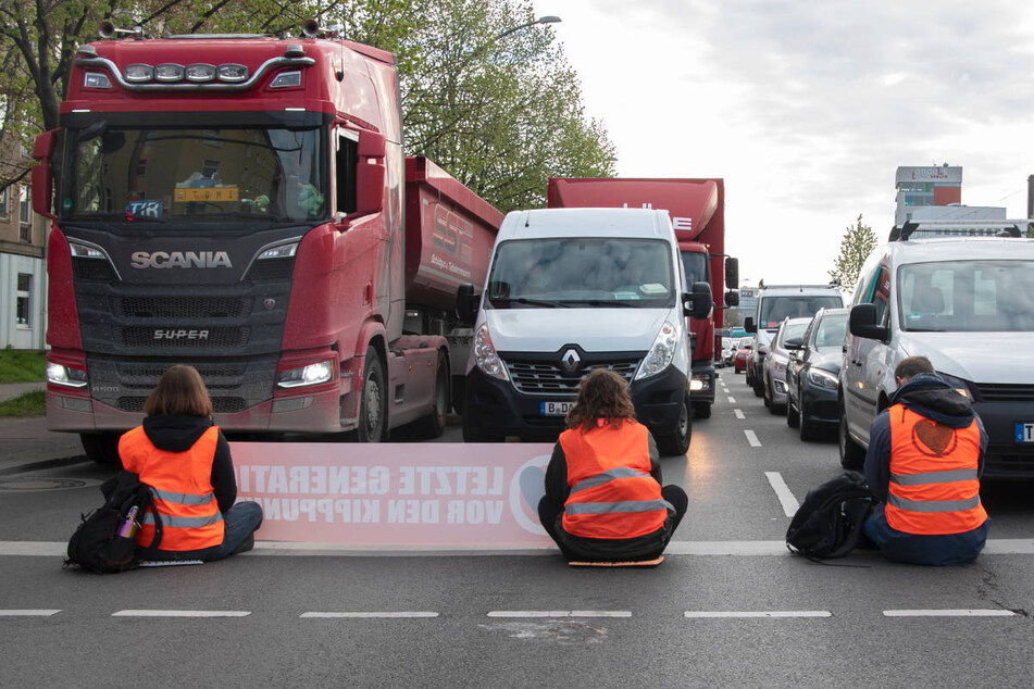 In Berlin blockieren Aktivisten der Letzten Generation regelmäßig wichtige Verkehrsadern.