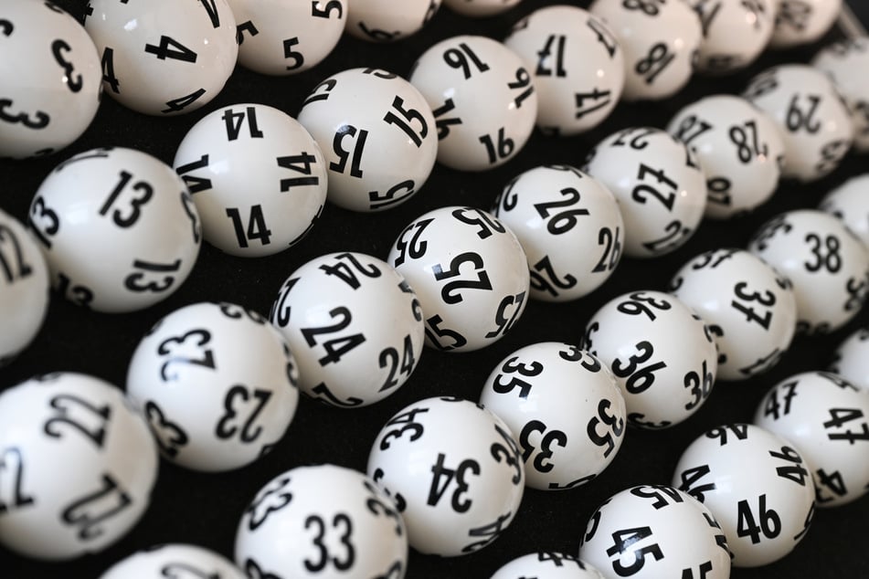 Ein Berliner hat 2,6 Millionen Euro mit sechs Richtigen im Lotto gewonnen. (Symbolbild)