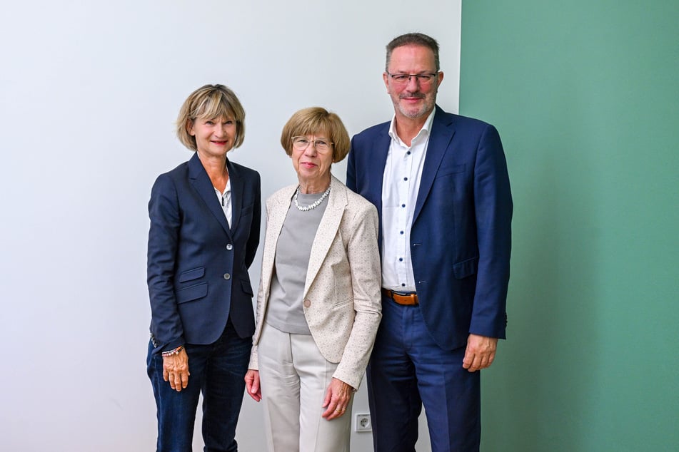 Den Jahresbericht des Normenkontrollrates präsentierten am Mittwoch dessen Mitglieder Barbara Ludwig (64, SPD), Birgit Munz (71) und Mischa Woitscheck (59, v.l.).