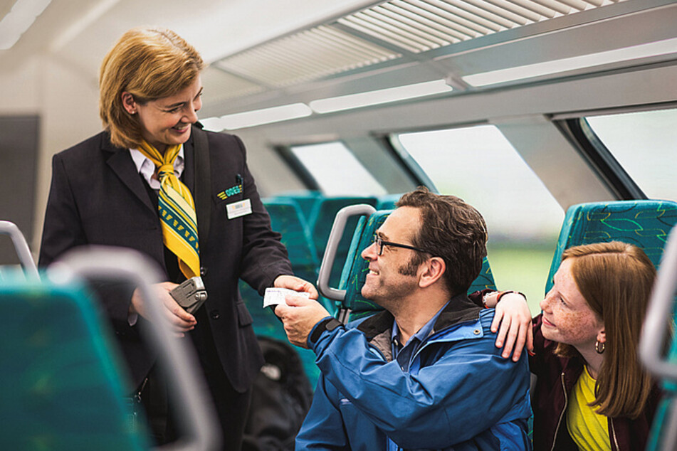 Von Fahrkomfort bis Sicherheit: Als Zugbegleiter (m/w/d) hast Du auf Deinen Fahrten alles im Blick.