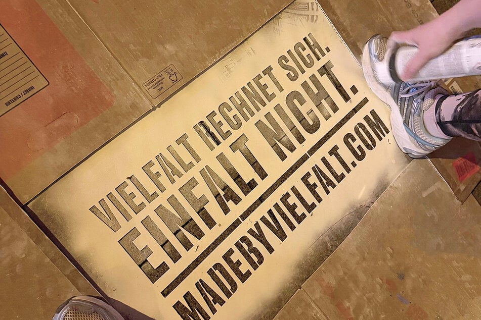 "Stolpersteine" weisen ebenfalls auf das wichtige Thema hin.