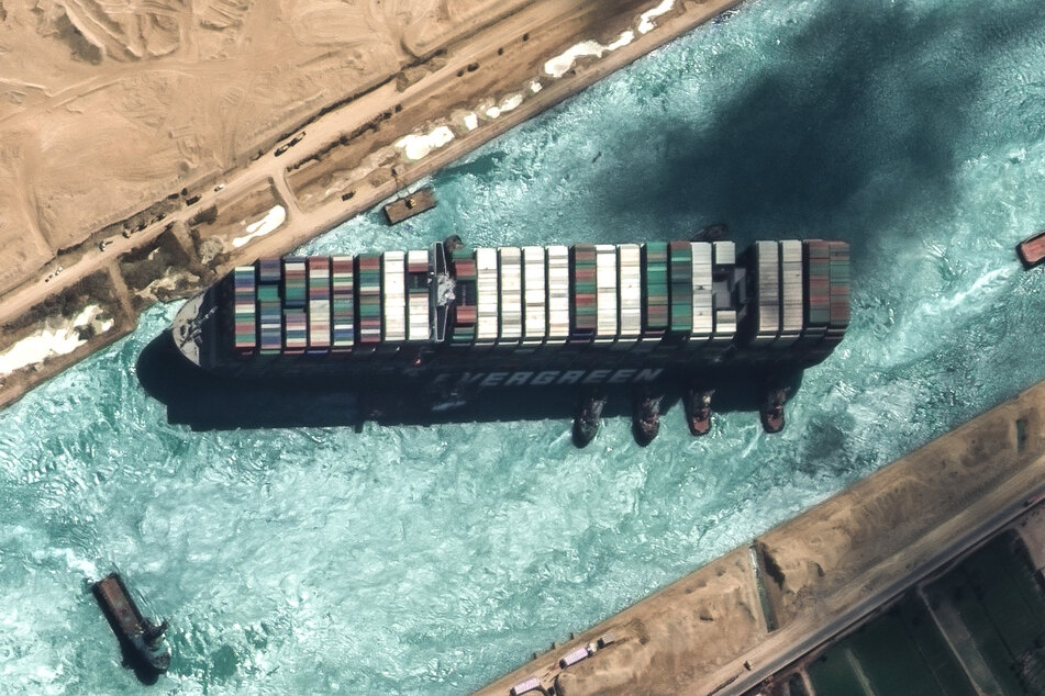 Das auf Grund gelaufene Containerschiff "Ever Given" blockierte den Suezkanal. Inzwischen ist der Schifffahrtskanal wieder frei.