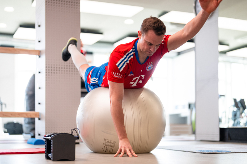 Manuel Neuer (37) bei Cardio-Übungen im Fitnessraum des deutschen Rekordmeisters FC Bayern München.