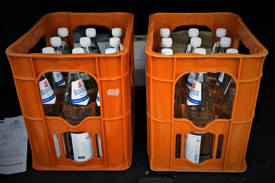 Die Bewohner der Siedlung versorgen sich offenbar mit Flaschenwasser aus dem Supermarkt. (Symbolbild)
