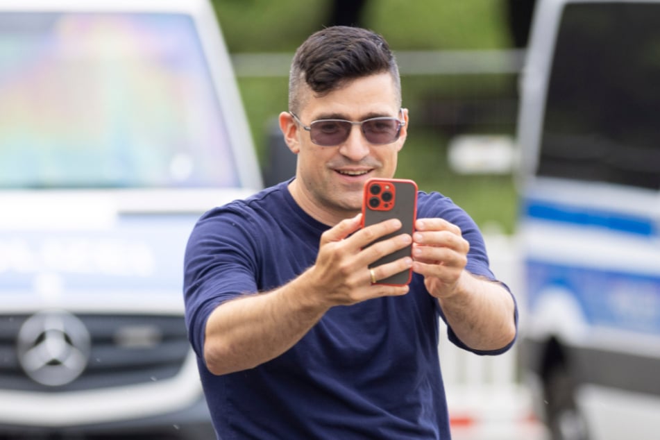 Dem Rechtsextremisten Martin Sellner (37) bleibt vorerst ein Konto bei der Chemnitzer Sparkasse verwehrt.